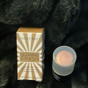 Mary Kay
Glowing Finish Illuminating Stick 
Bronze
.17 oz.